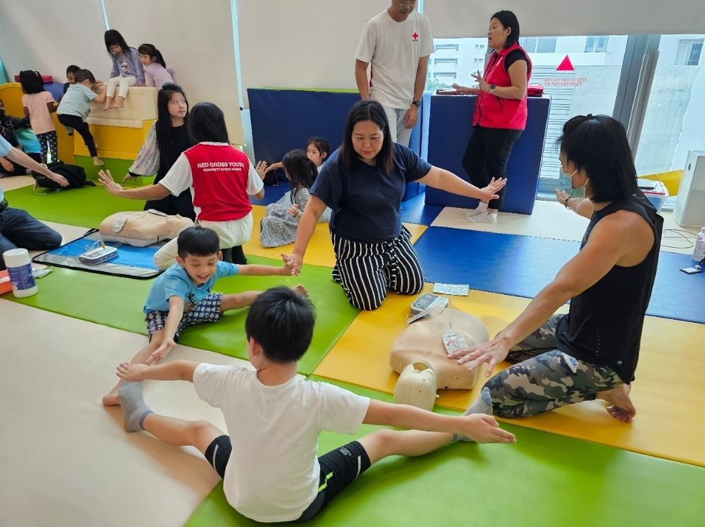 与少年红十字会携手成为社会中的小英雄 — photo 7
