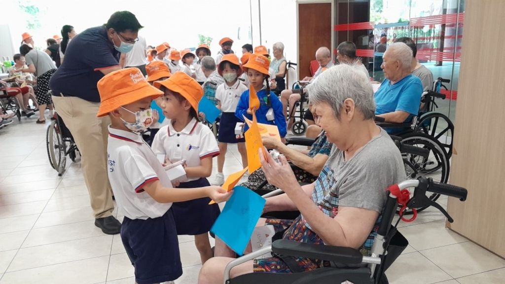 Many Helping Hands, Caring for Everyone! — photo 2