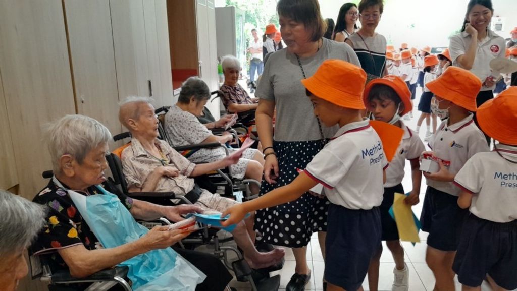 Many Helping Hands, Caring for Everyone! — photo 3