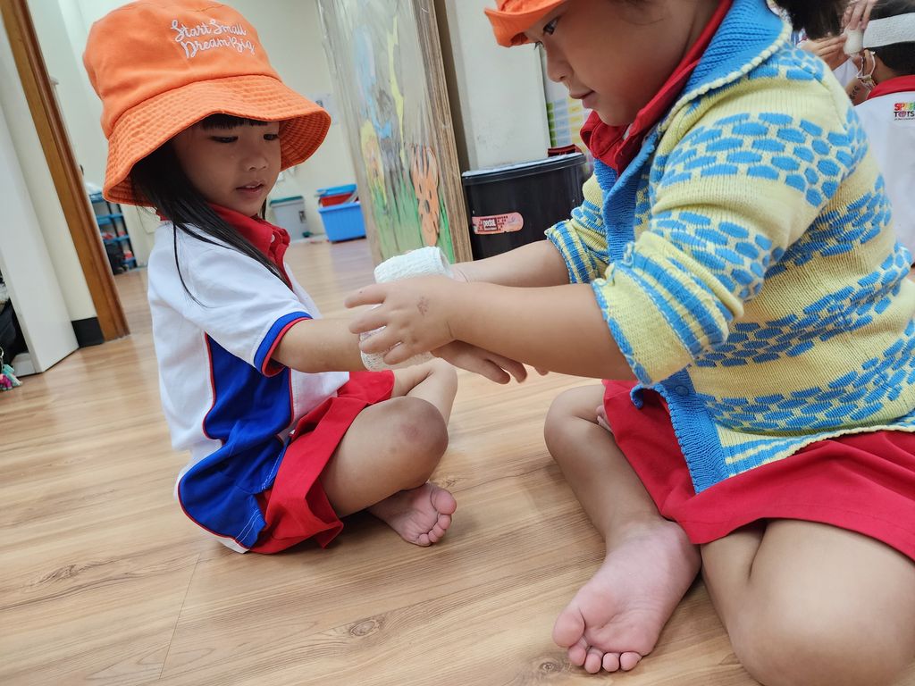 PCF Sparkletots Preschool KU341: "WE CARE" #3: SSDB 2023 Learning Simple First Aid and Showing Appreciation to My Caregivers — photo 11