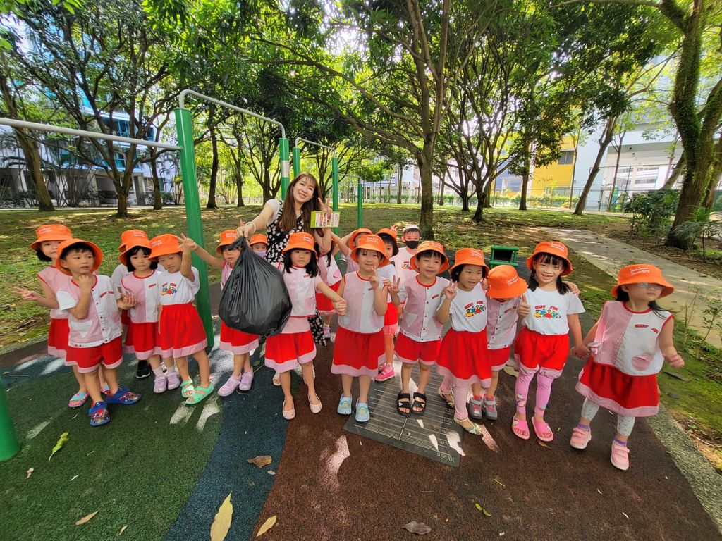 SSDB August: Helping others who are in needs — photo 7