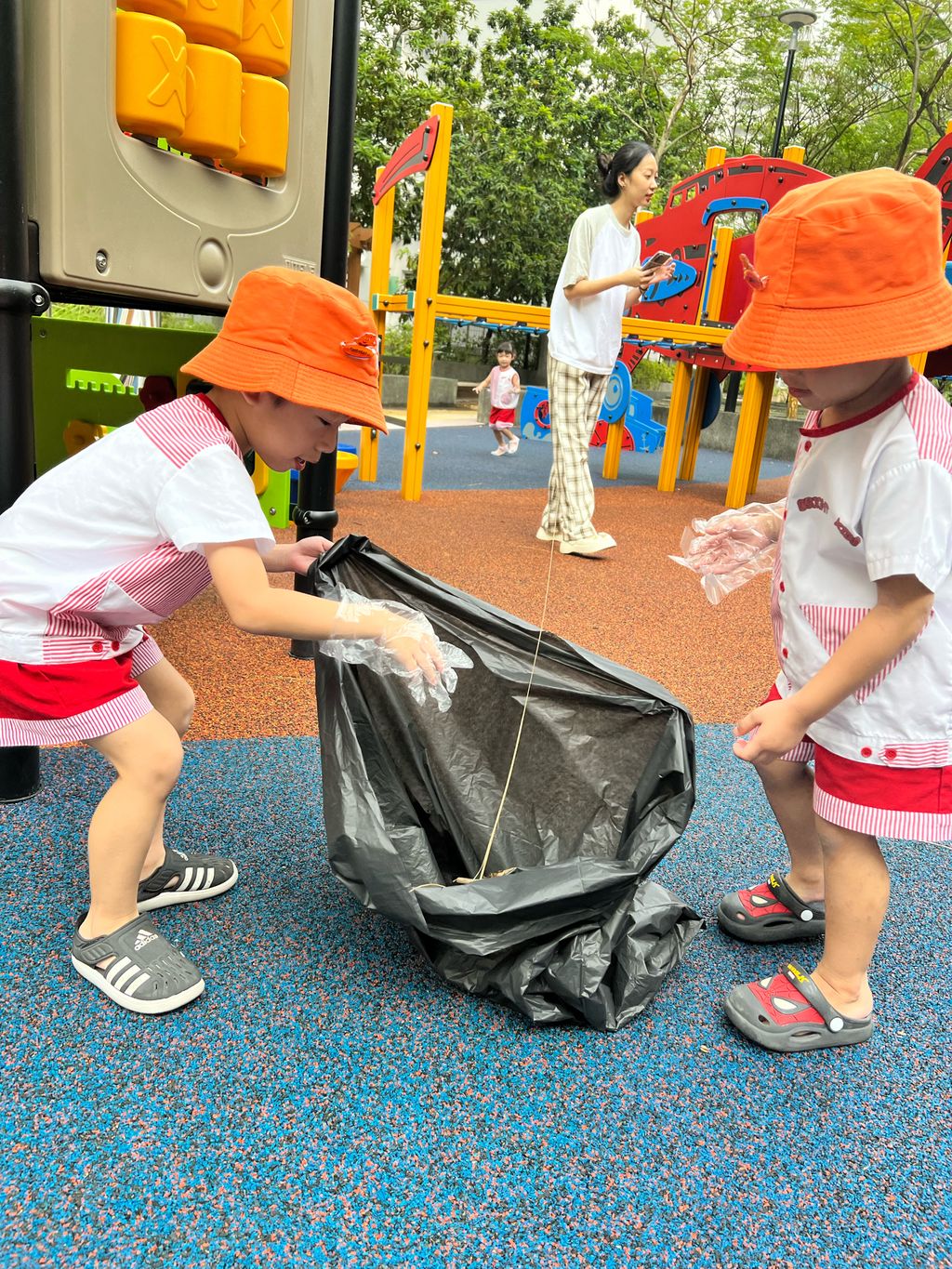 SSDB August: Helping others who are in needs — photo 12