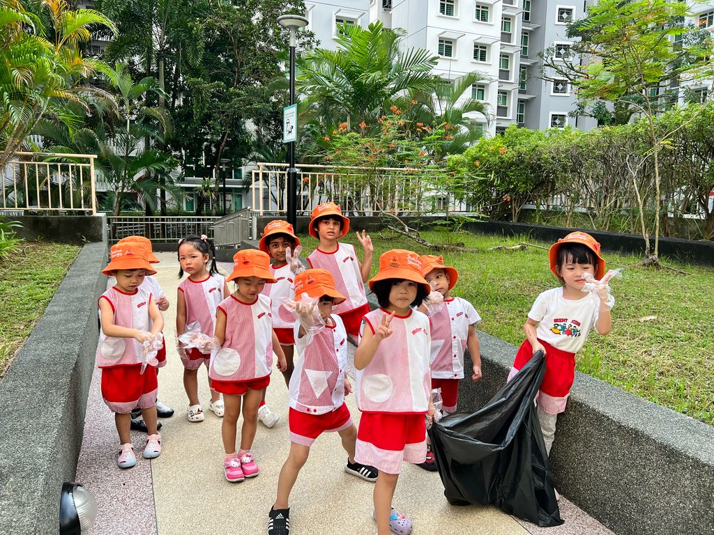 SSDB August: Helping others who are in needs — photo 13