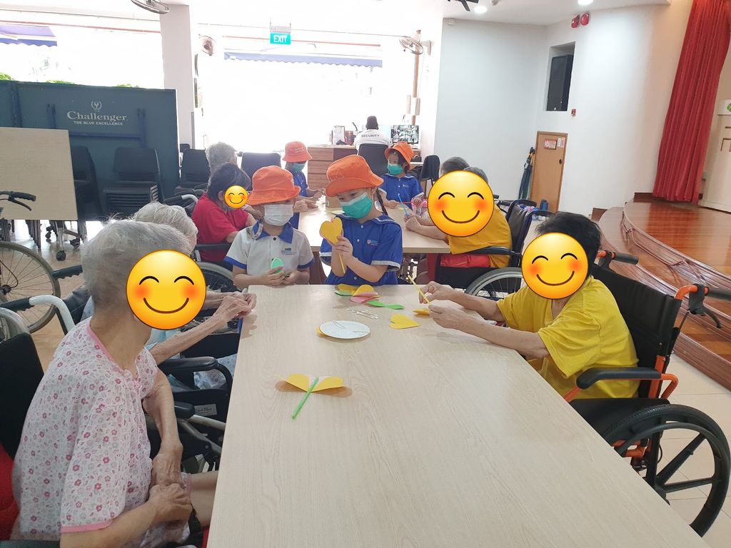 LFP W877 visits Man Fut Tong nursing home.