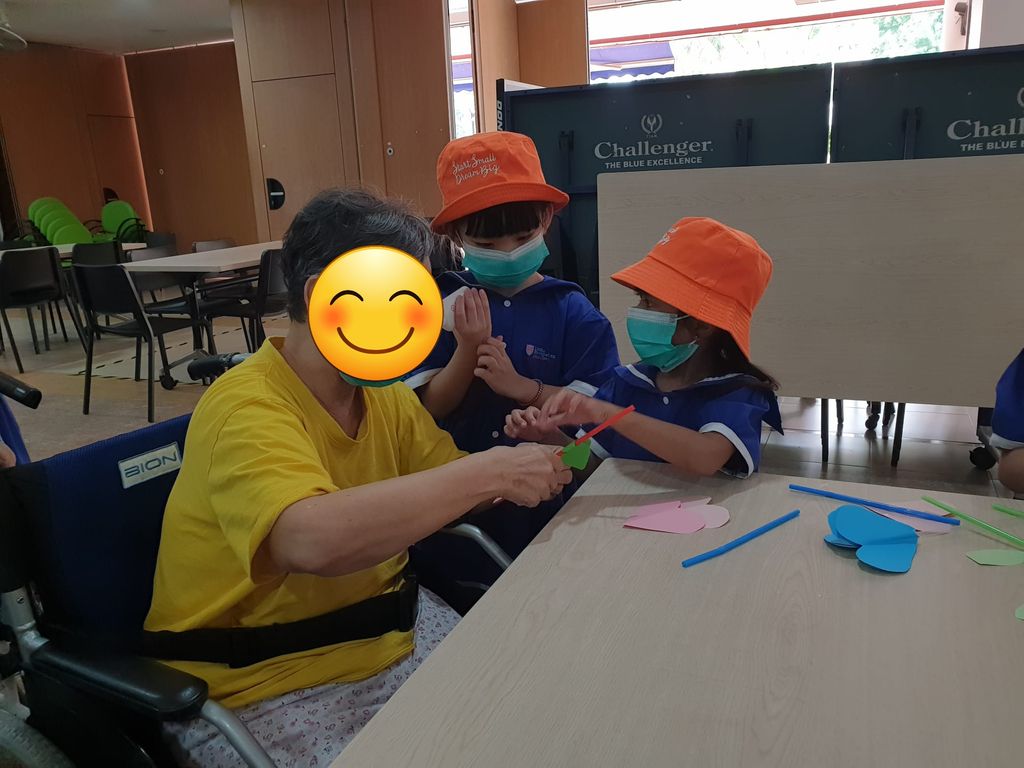 LFP W877 visits Man Fut Tong nursing home. — photo 2