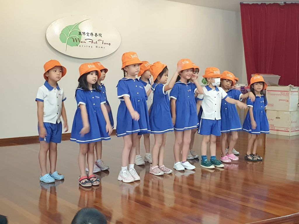 LFP W877 visits Man Fut Tong nursing home. — photo 4
