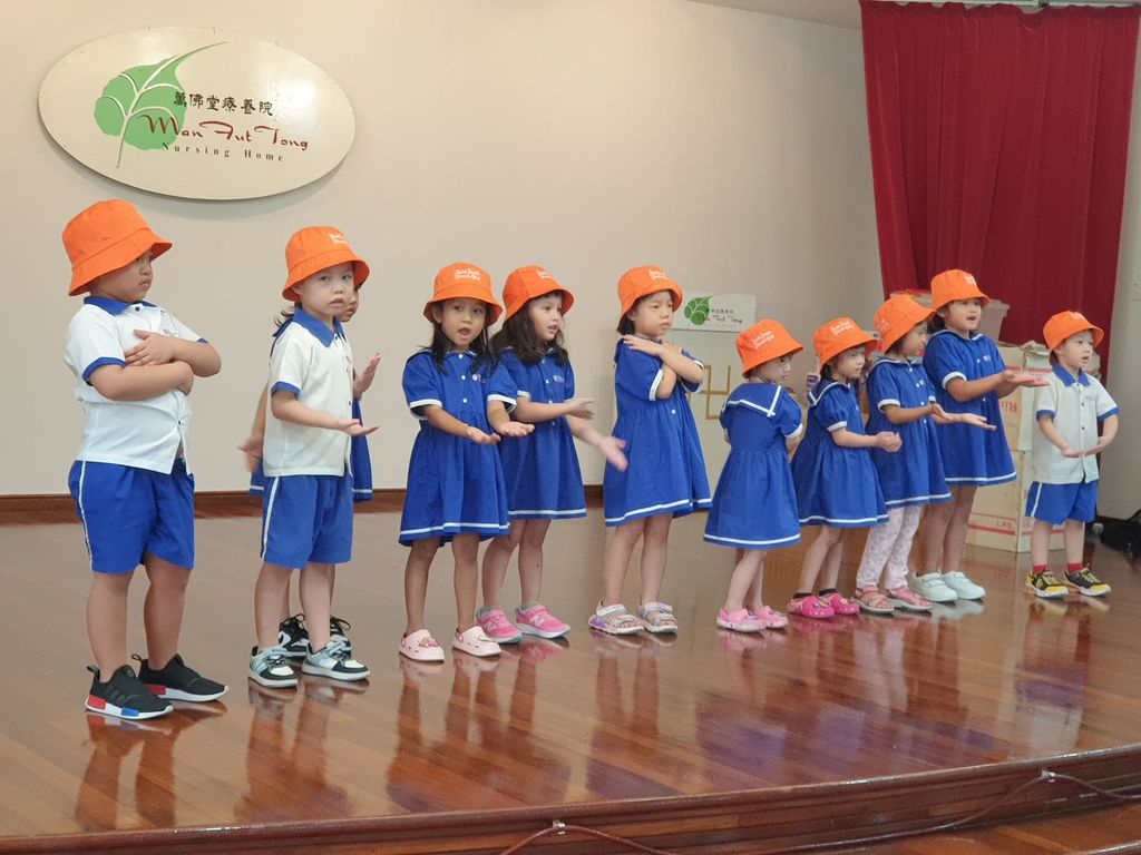LFP W877 visits Man Fut Tong nursing home. — photo 5