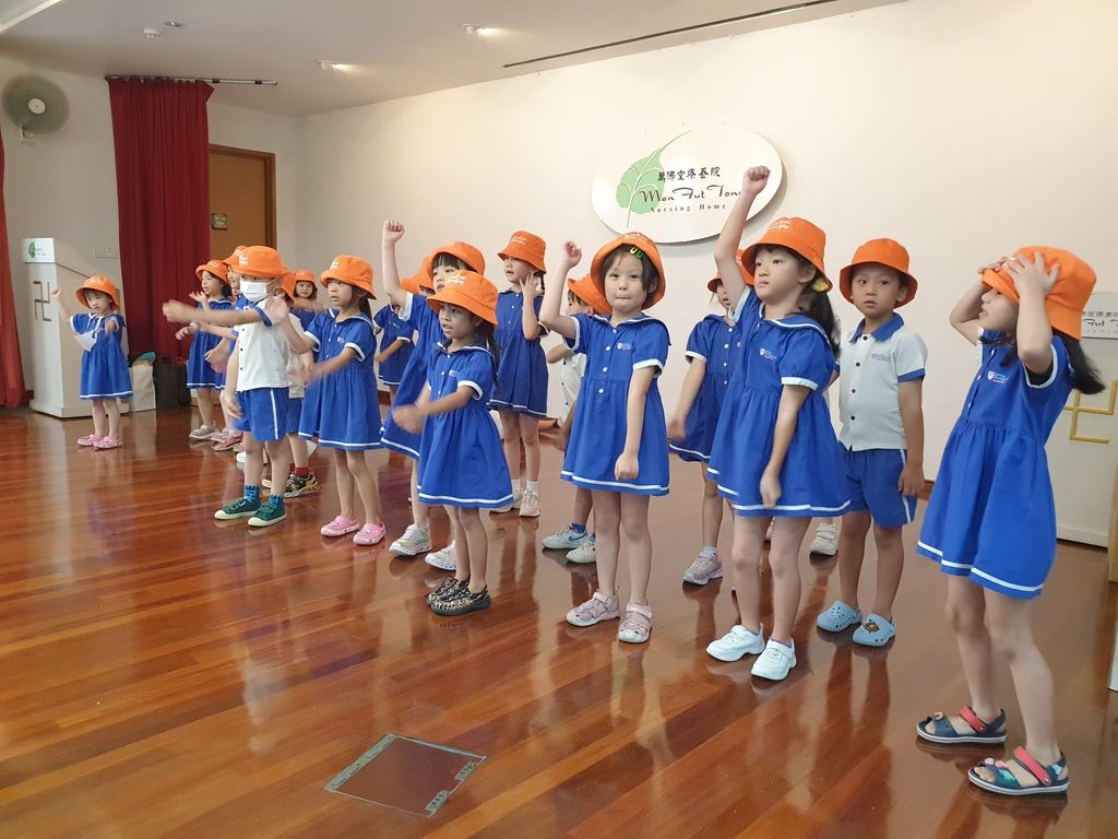 LFP W877 visits Man Fut Tong nursing home. — photo 6