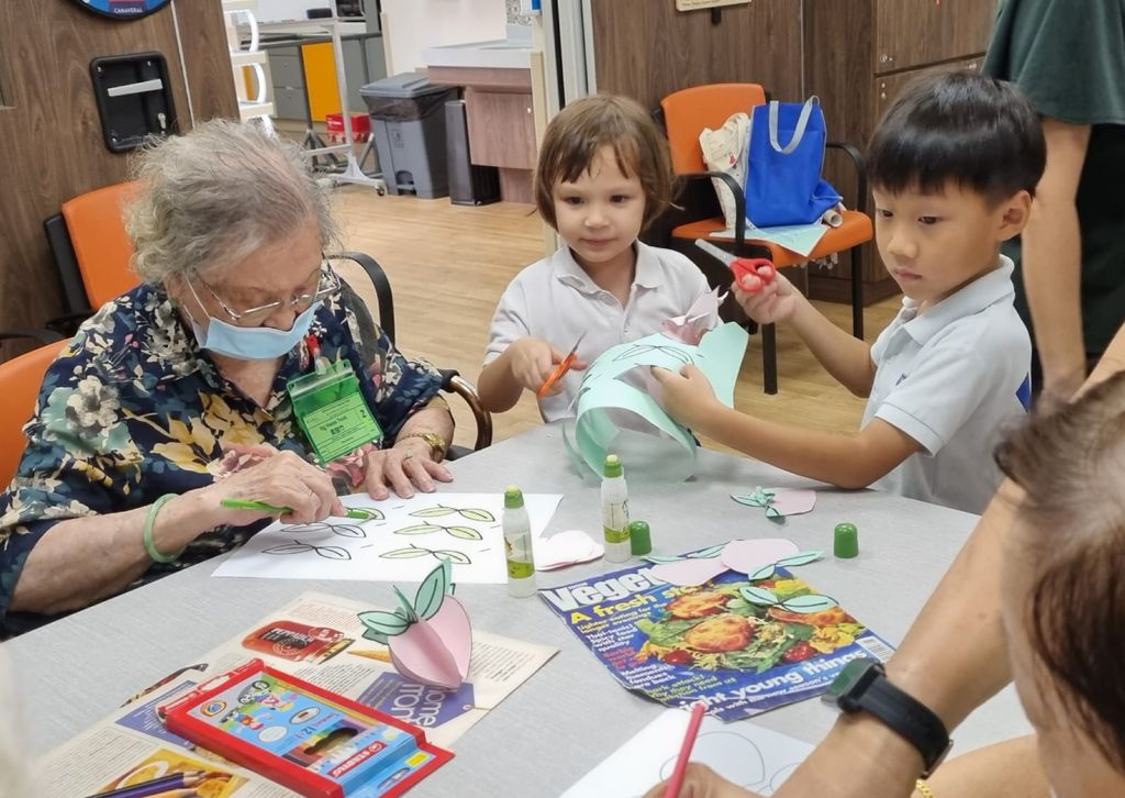 YWCA Bishan Go green! It's for you, It's for me! Reuse recycled materials series. — photo 15