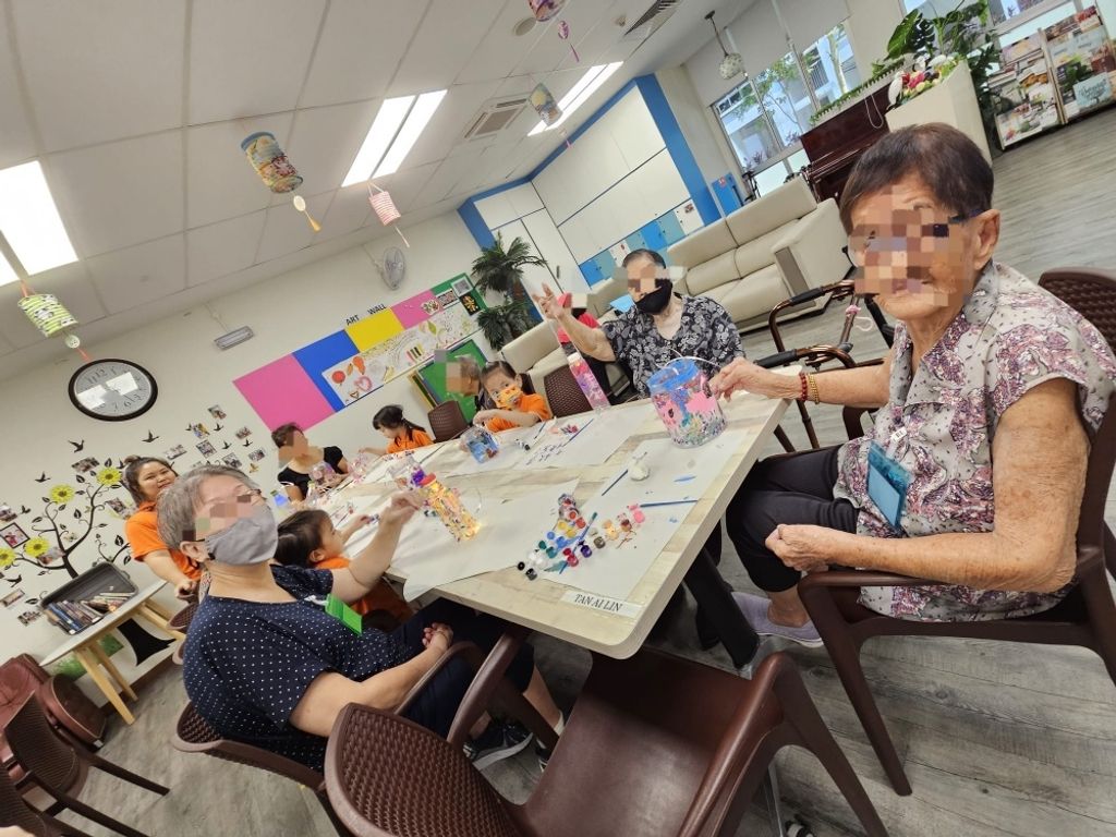 Caring for the elderly in this Mid Autumn Festival — photo 3