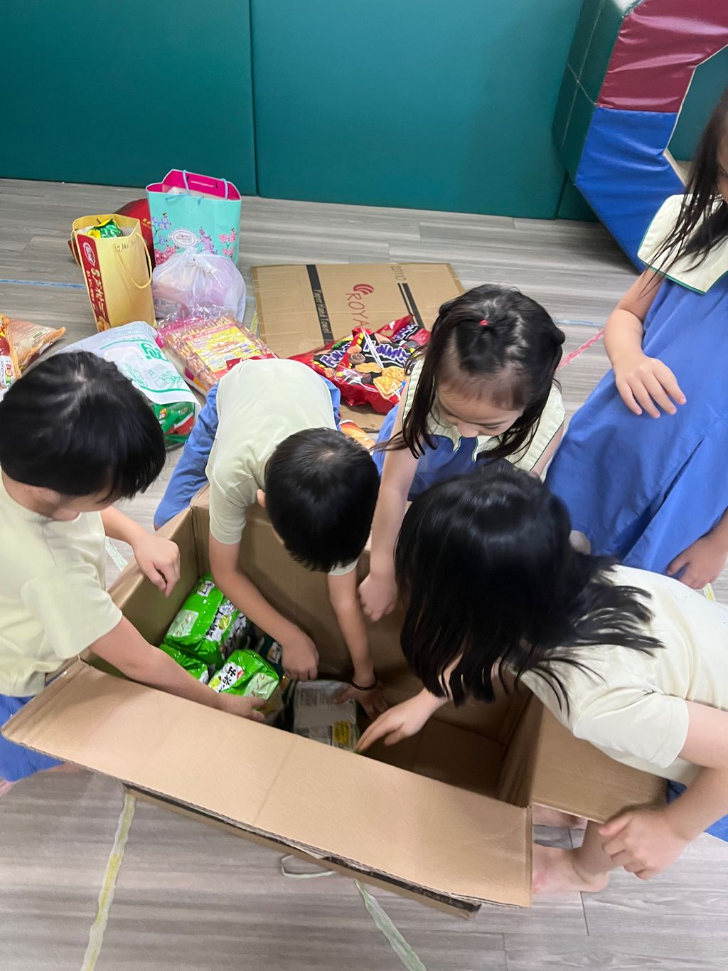 Start Small and Dream Big—Closing Activities : Donate dry food and Money — photo 5