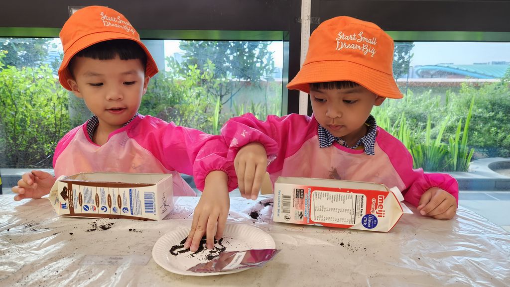 Skool4Kidz @ One Punggol Campus - Many Helping Hands, Caring for Everyone : Caring for Our Community ( Story 2 ) — photo 2