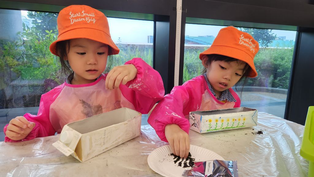 Skool4Kidz @ One Punggol Campus - Many Helping Hands, Caring for Everyone : Caring for Our Community ( Story 2 ) — photo 8