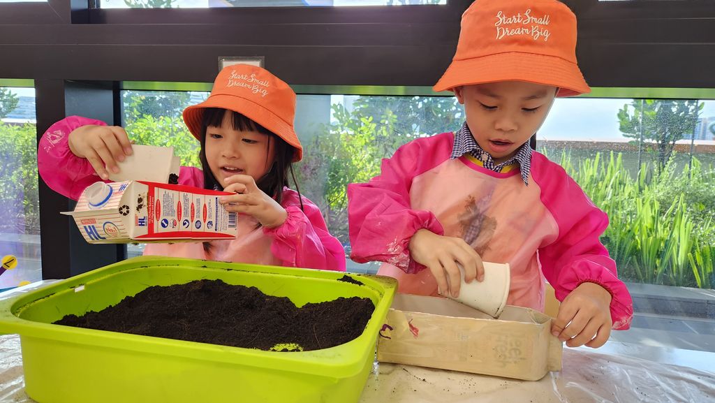 Skool4Kidz @ One Punggol Campus - Many Helping Hands, Caring for Everyone : Caring for Our Community ( Story 2 ) — photo 11