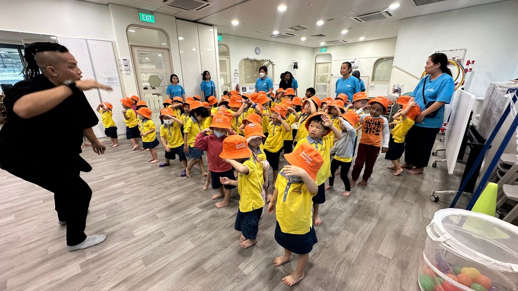 Skool4Kidz @ One Punggol Campus - Many Helping Hands, Caring for Everyone : Caring for Our Community ( Story 3 ) — photo 6