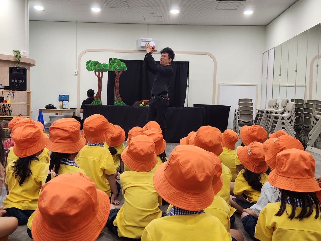 Skool4Kidz @ One Punggol Campus - Many Helping Hands, Caring for Everyone : Caring for Our Community ( Story 3 ) — photo 7