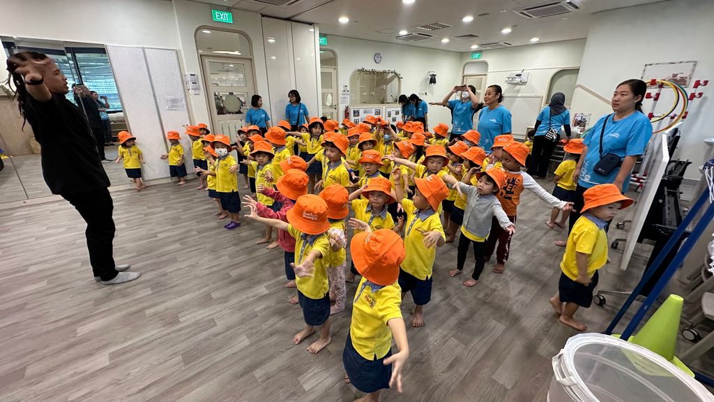 Skool4Kidz @ One Punggol Campus - Many Helping Hands, Caring for Everyone : Caring for Our Community ( Story 3 ) — photo 10