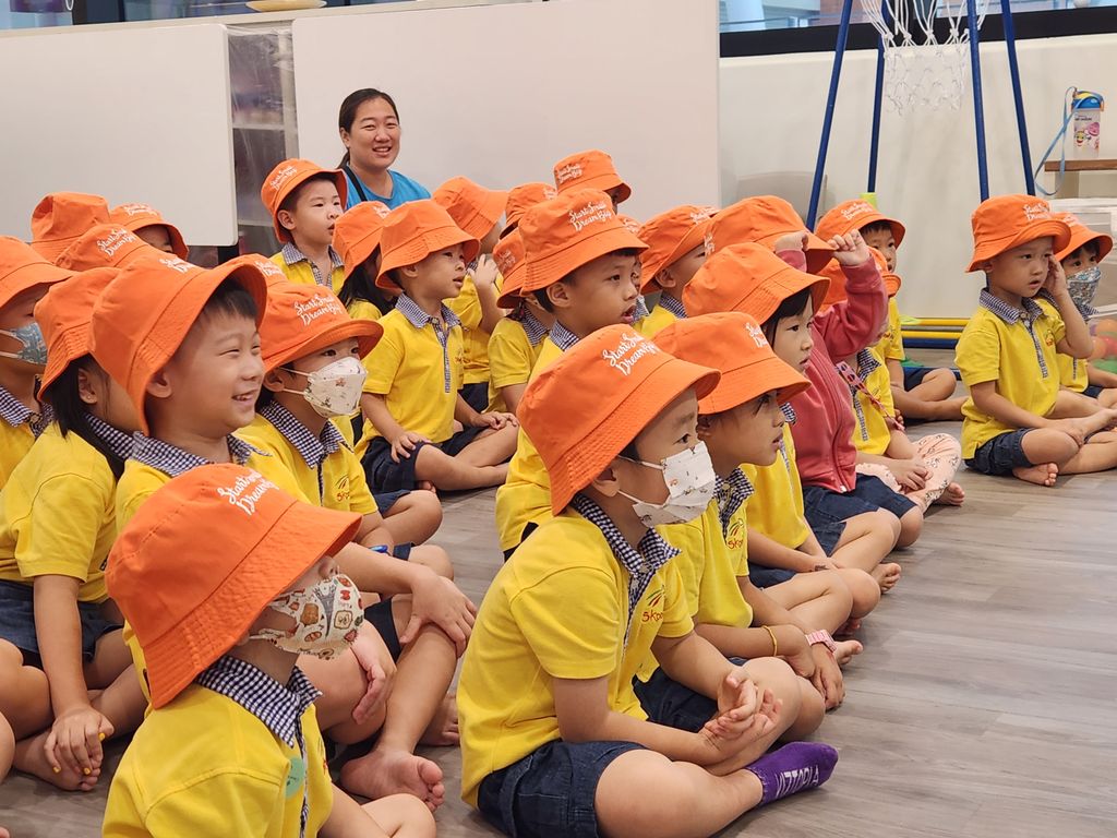Skool4Kidz @ One Punggol Campus - Many Helping Hands, Caring for Everyone : Caring for Our Community ( Story 3 ) — photo 15