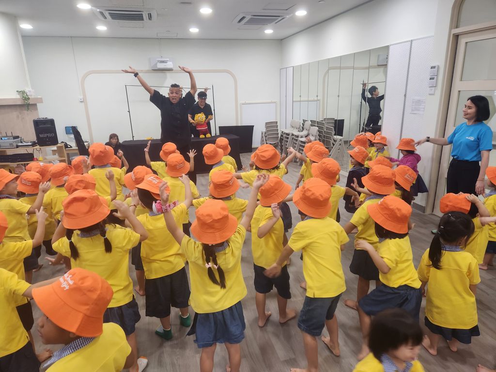 Skool4Kidz @ One Punggol Campus - Many Helping Hands, Caring for Everyone : Caring for Our Community ( Story 3 ) — photo 17