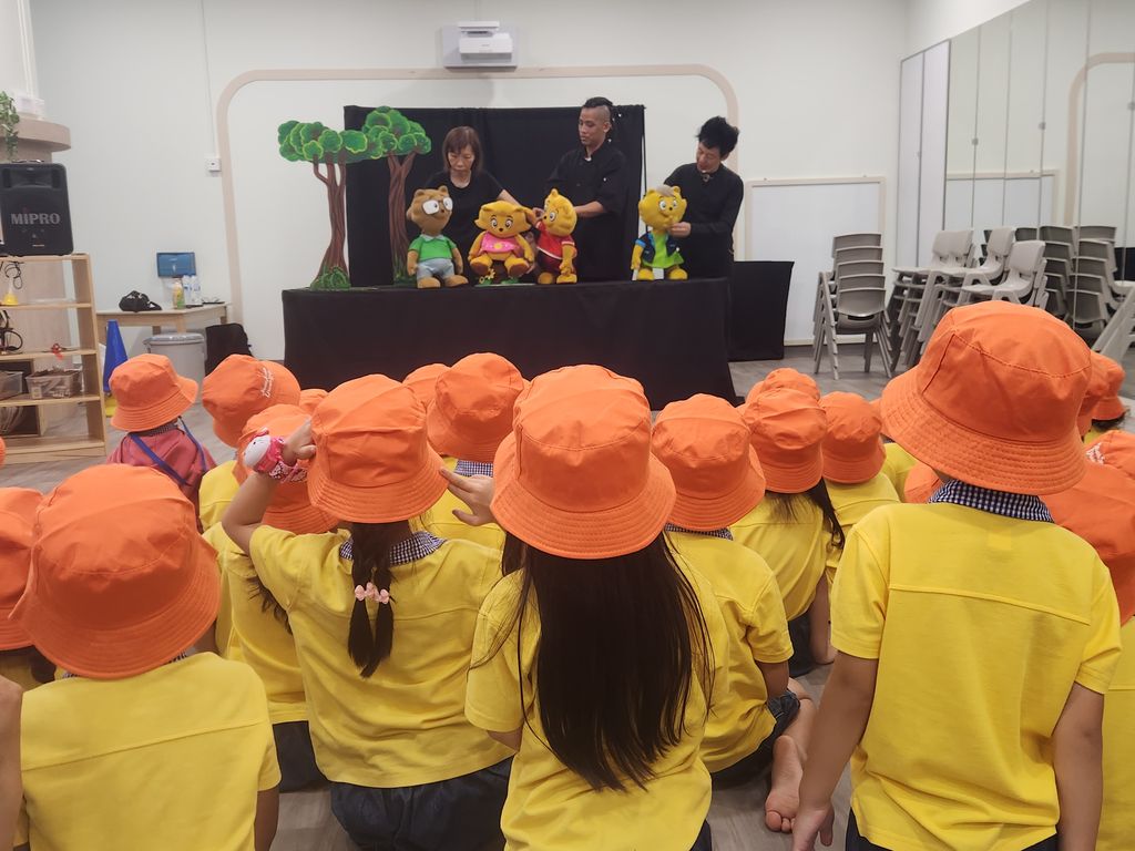 Skool4Kidz @ One Punggol Campus - Many Helping Hands, Caring for Everyone : Caring for Our Community ( Story 3 ) — photo 20