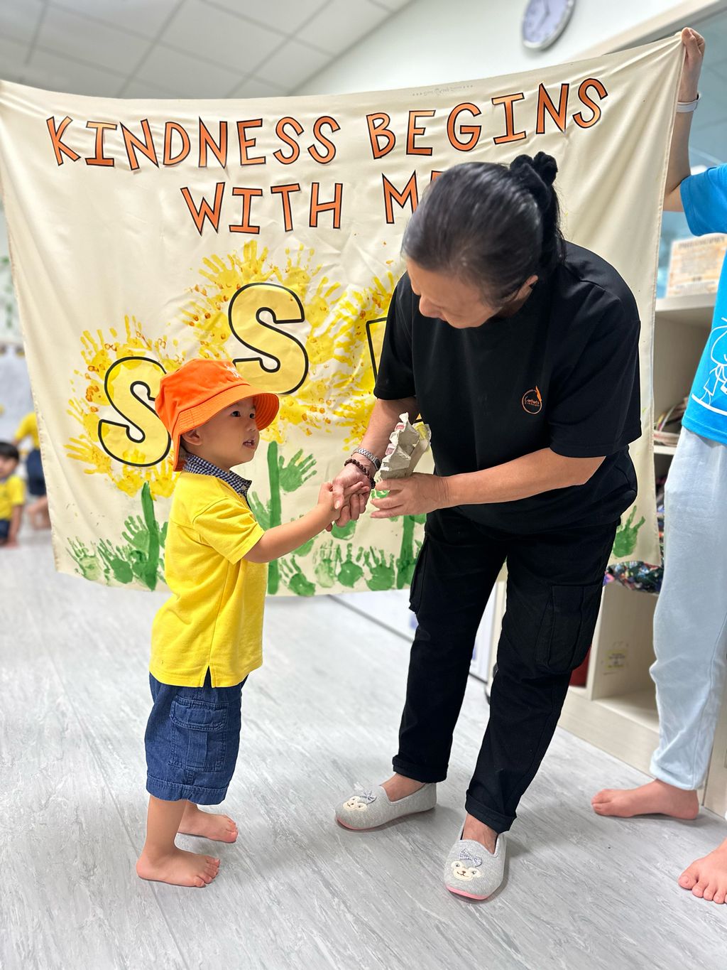 Skool4Kidz @ One Punggol Campus - Many Helping Hands, Caring for Everyone : Caring for Our Community ( Story 4 ) — photo 6