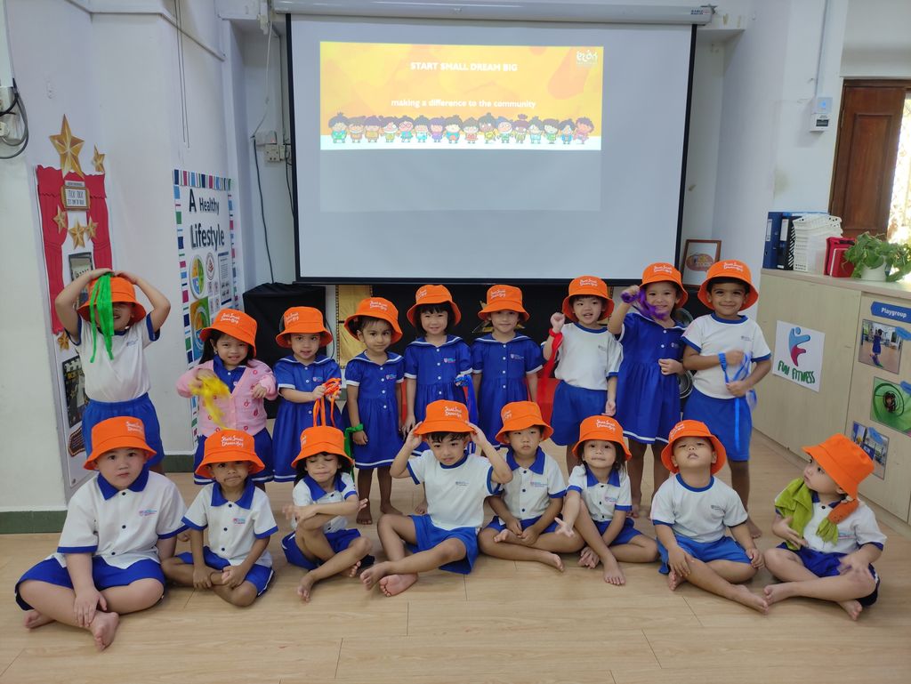 Little Footprints Preschool Tampines Blk 372; Unboxing of SSDB resources. — photo 3