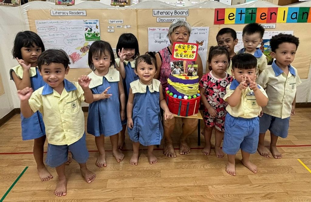 主题养老护理员《关怀老人》