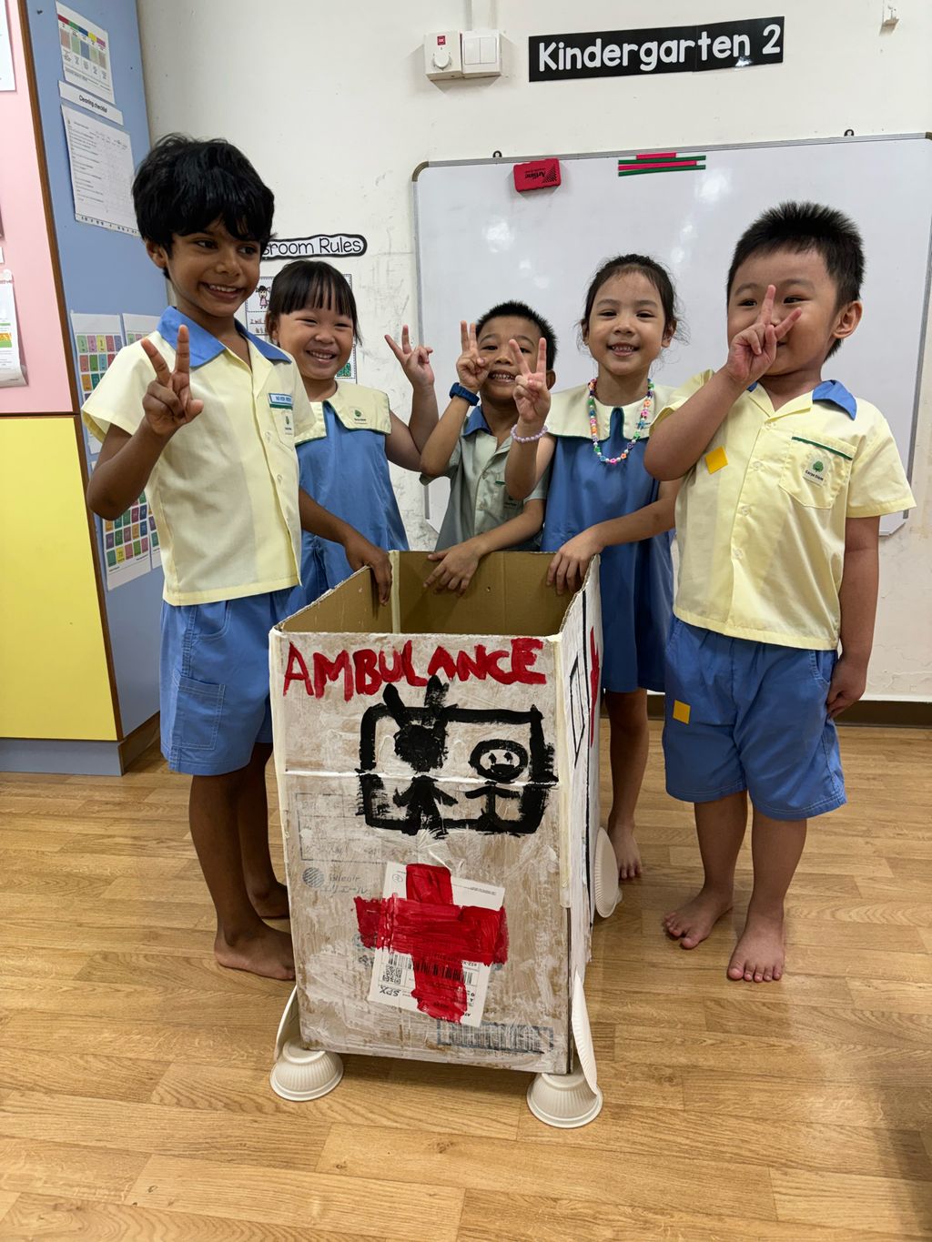 3D crafts - Ambulance and Stretcher — photo 9