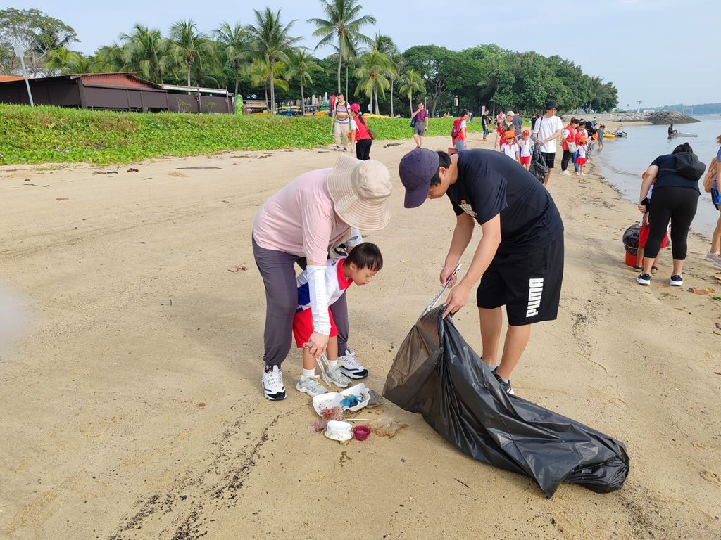 Beach Cleanjng Day — photo 2