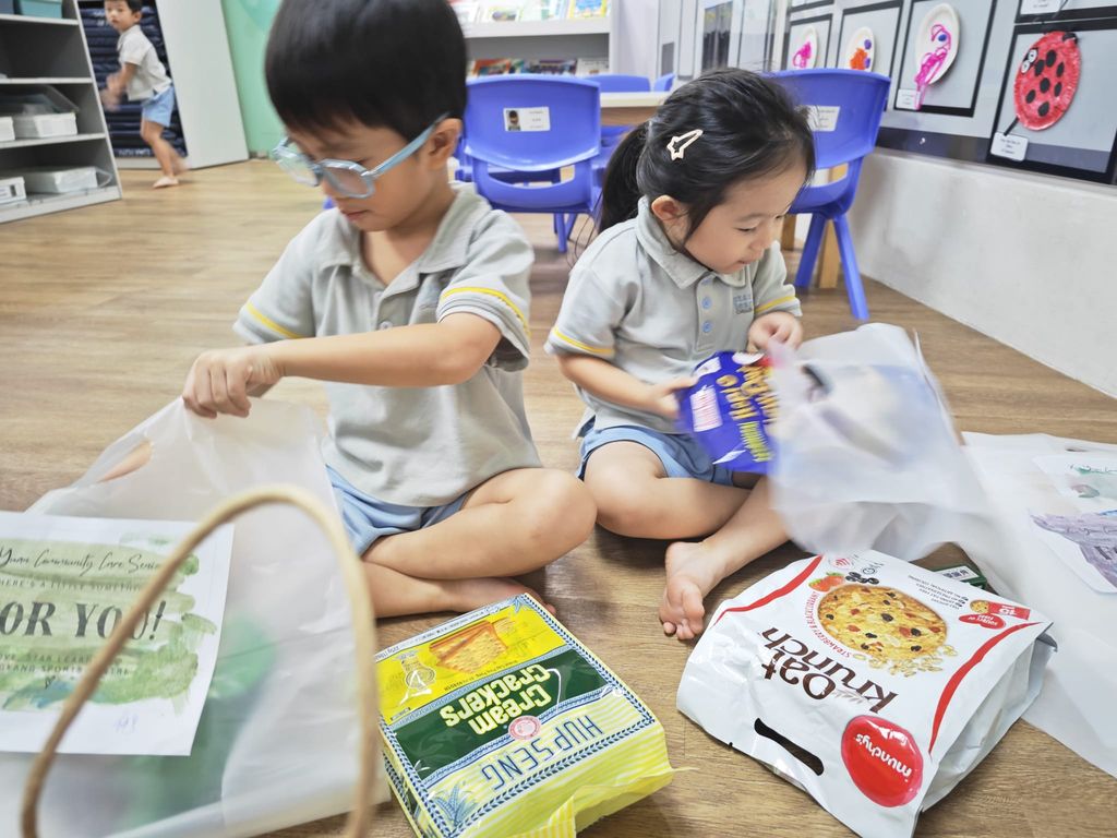 Packing food donated by parents for local seniors in need. — photo 2