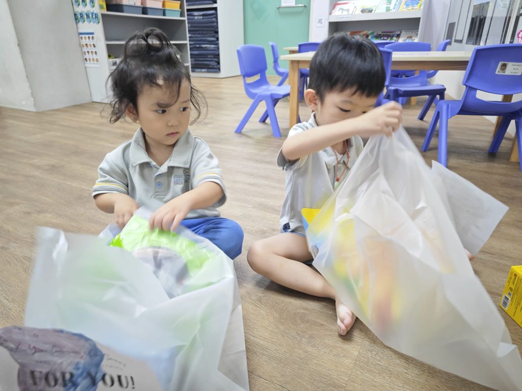 Packing food donated by parents for local seniors in need. — photo 3