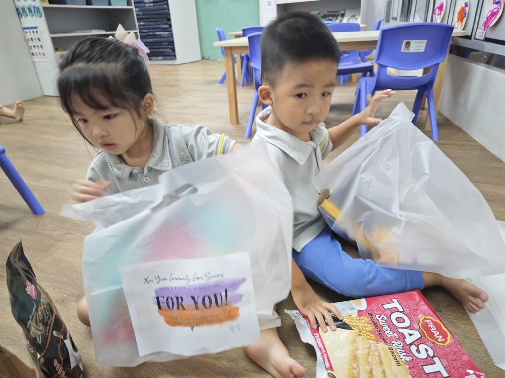 Packing food donated by parents for local seniors in need. — photo 5