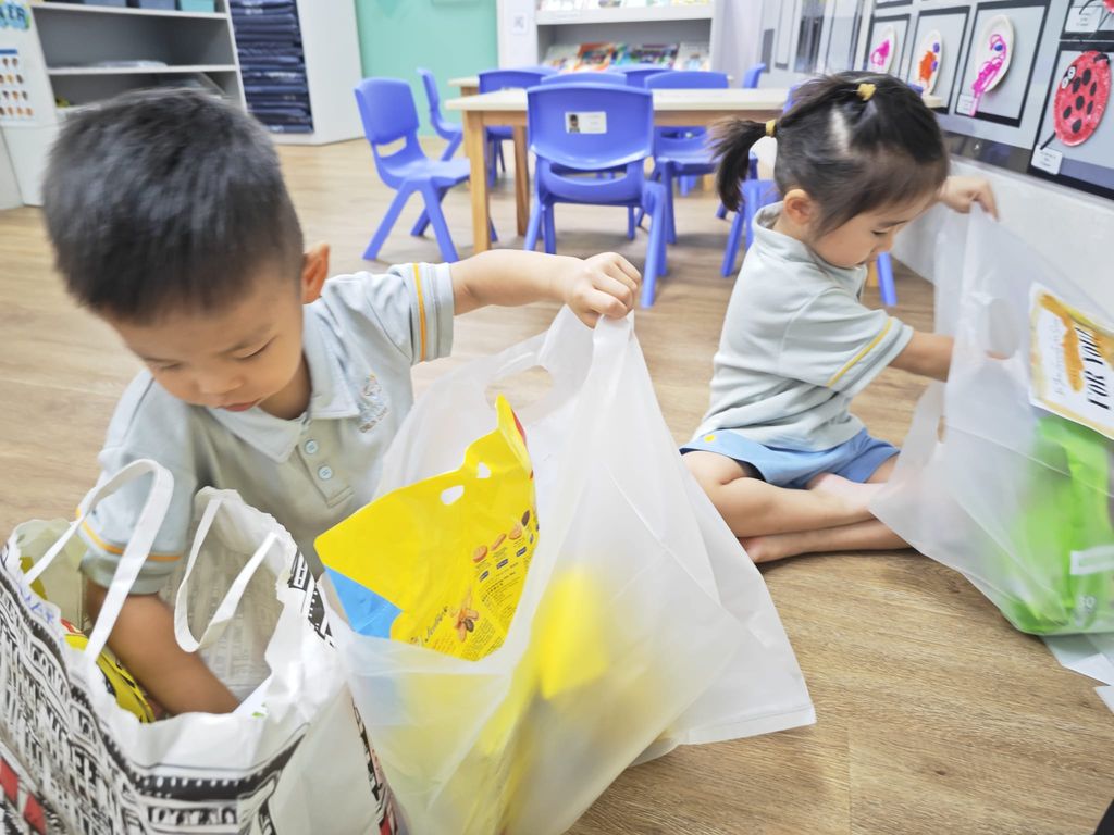 Packing food donated by parents for local seniors in need. — photo 7