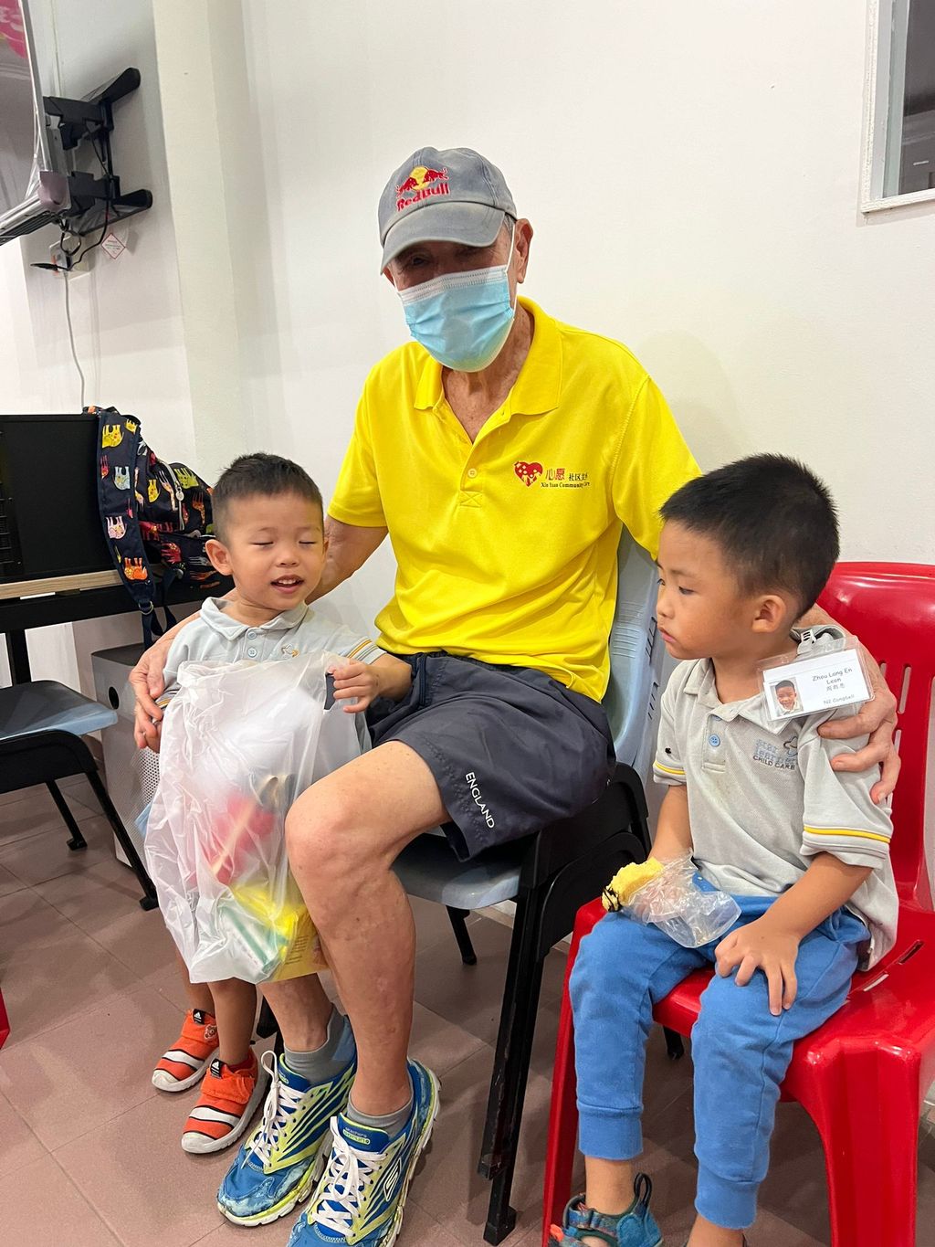 Doing exercises and having snacks together at Xin Yuan Community Care — photo 13