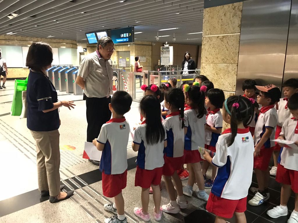 "Thank You uncles and aunties" — photo 8