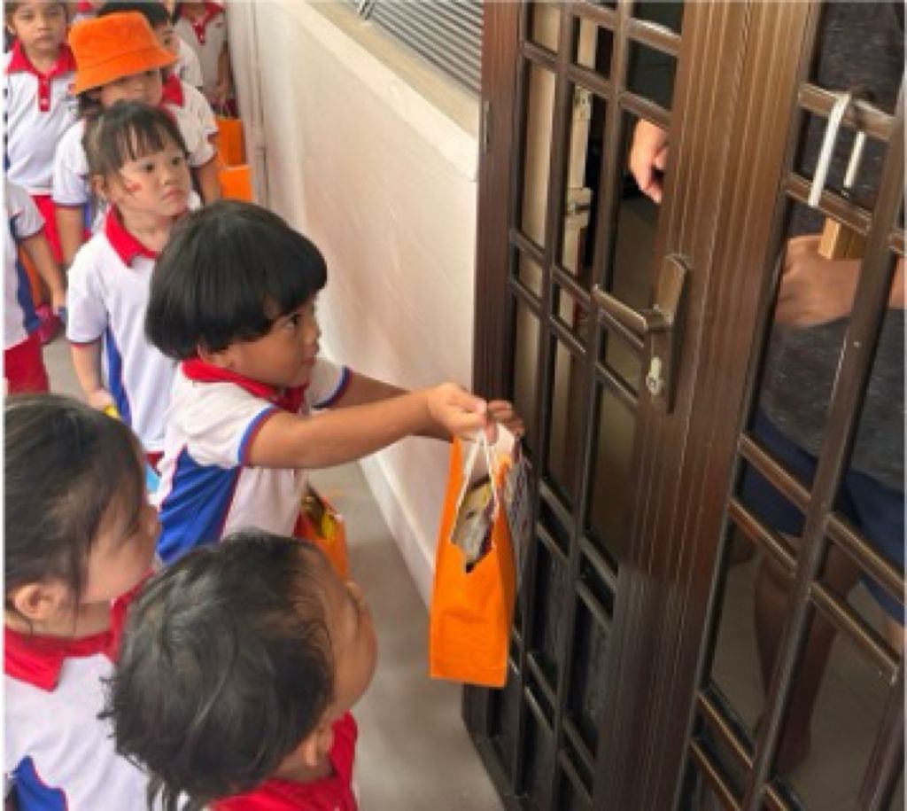 Kindness Mission to Our Community: Sharing our Goodies to the Neighbourhood — photo 1
