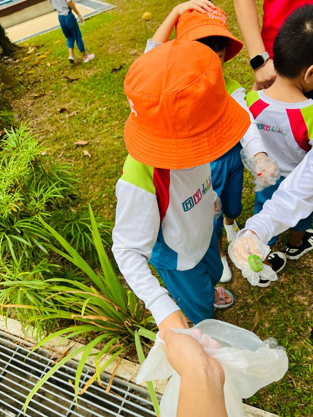 Neighborhood clean-up — photo 4