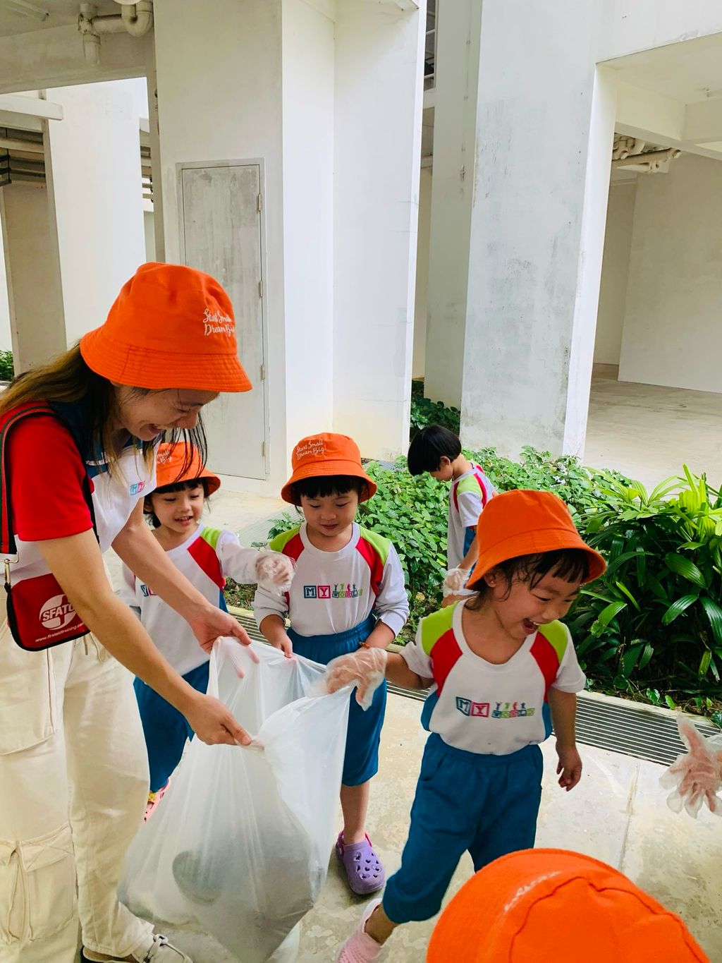 Neighborhood clean-up — photo 10