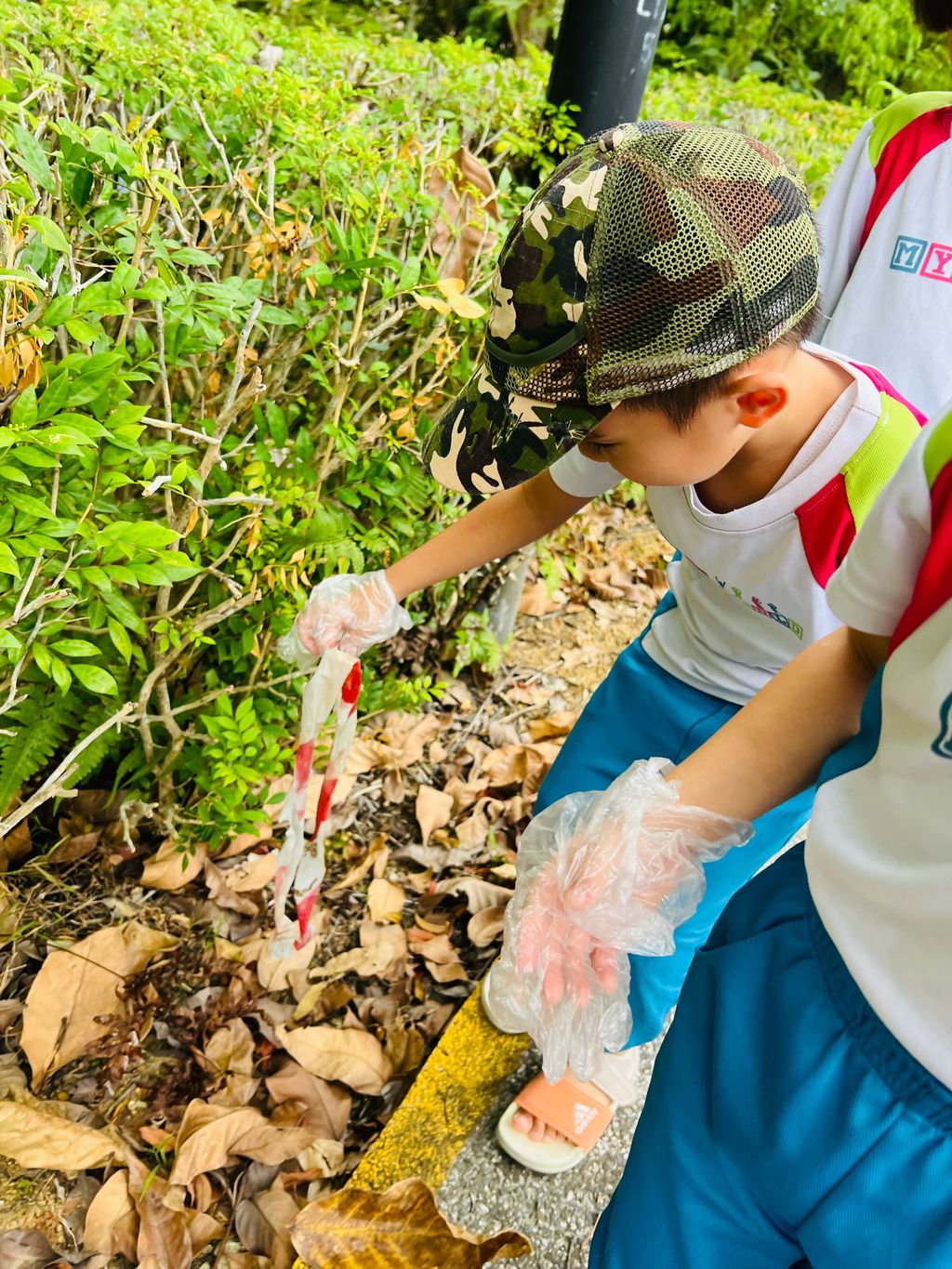 Neighborhood clean-up — photo 11