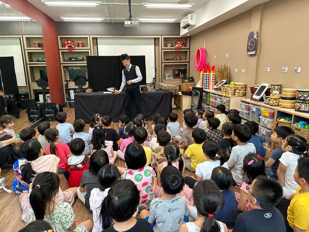 Kindsville Puppet Show — photo 1