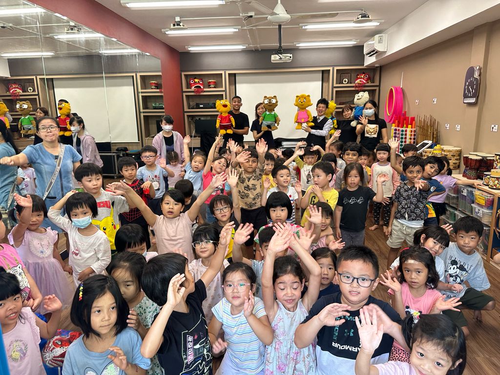 Kindsville Puppet Show — photo 1