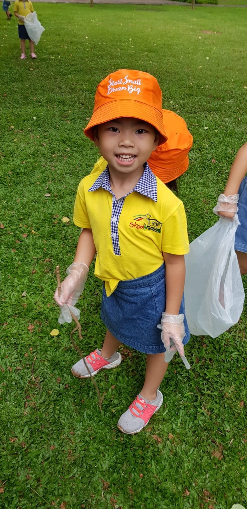 Skool4kidz @ Woodlands Crescent Meadow Litter Picking Day (31st May 2018) — photo 2