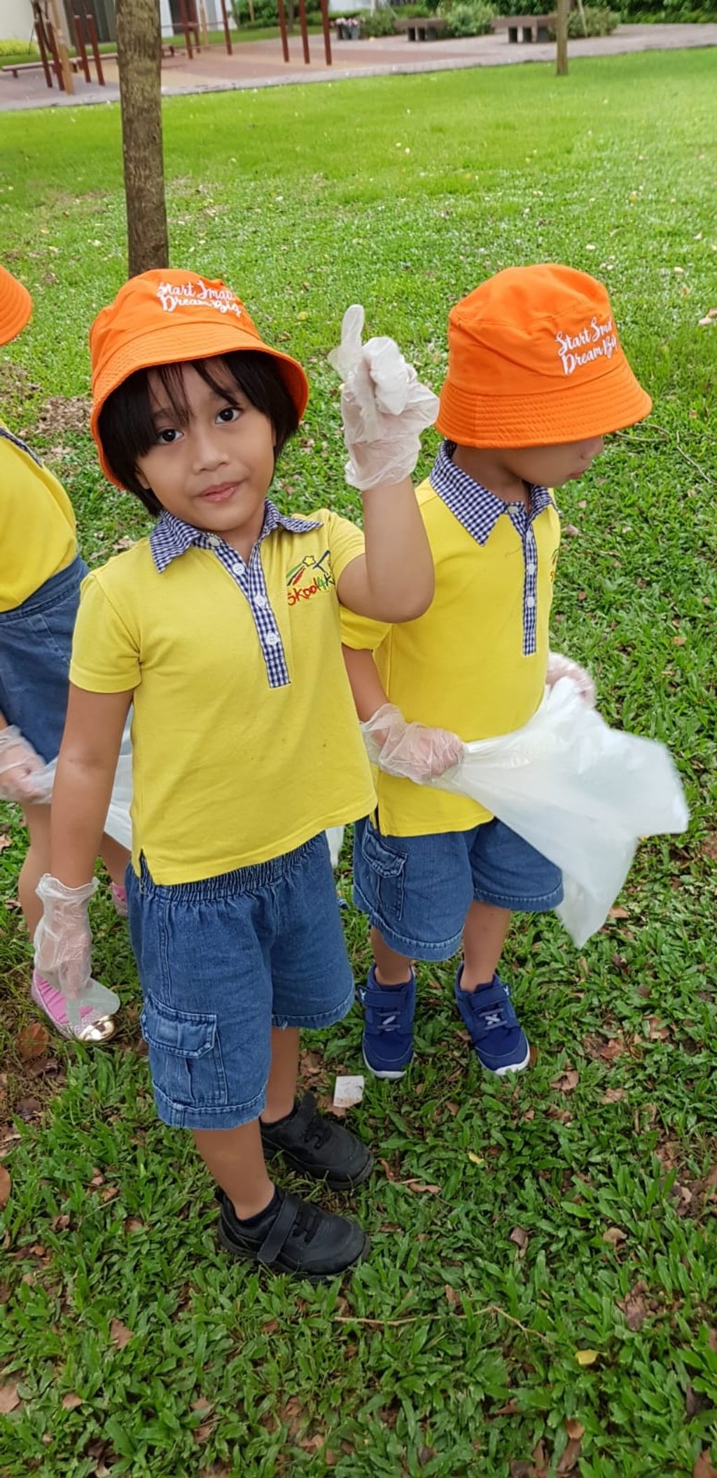 Skool4kidz @ Woodlands Crescent Meadow Litter Picking Day (31st May 2018) — photo 4