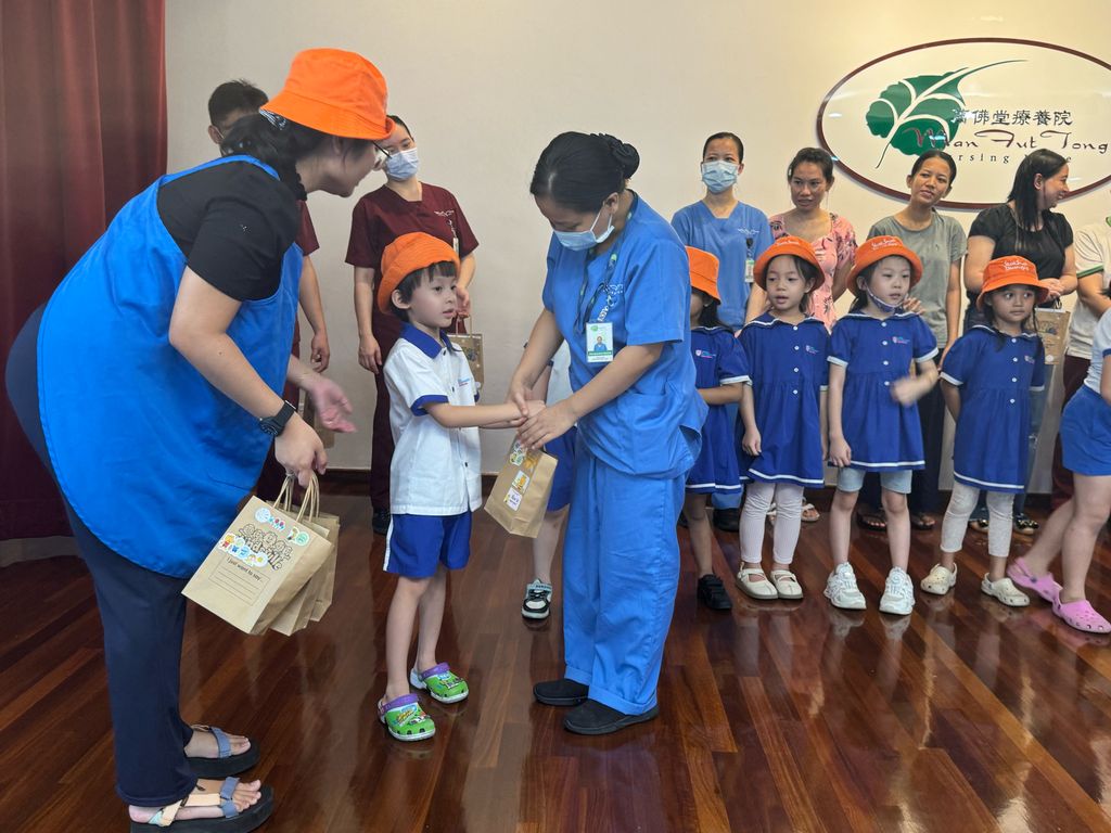 Distribution of Care Packages — photo 6