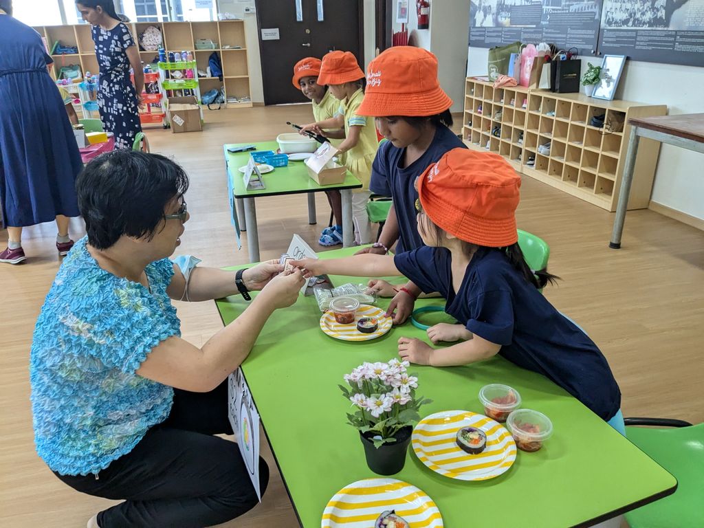 Eshkol Valley@PPCC 2024 SSDB Closing Event - Appreciating our SG Hawker Food Culture: "Let's Play Hawkers" with Our Parents and Teachers — photo 10