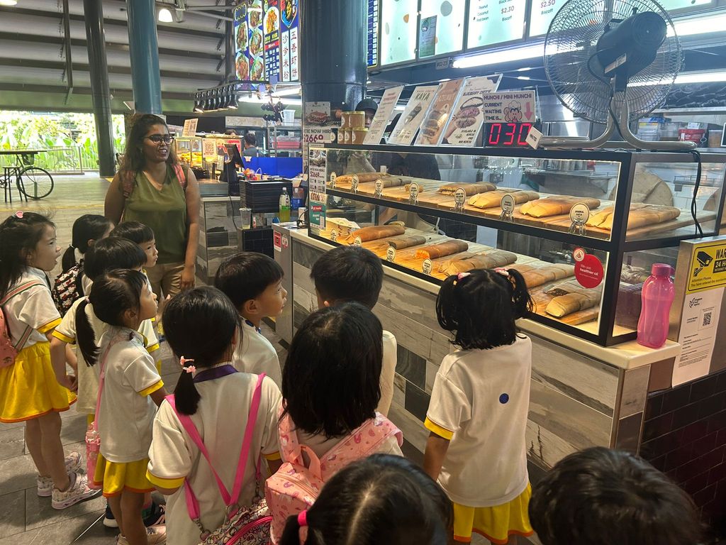 Fieldtrip to Senja Hawker Centre — photo 4