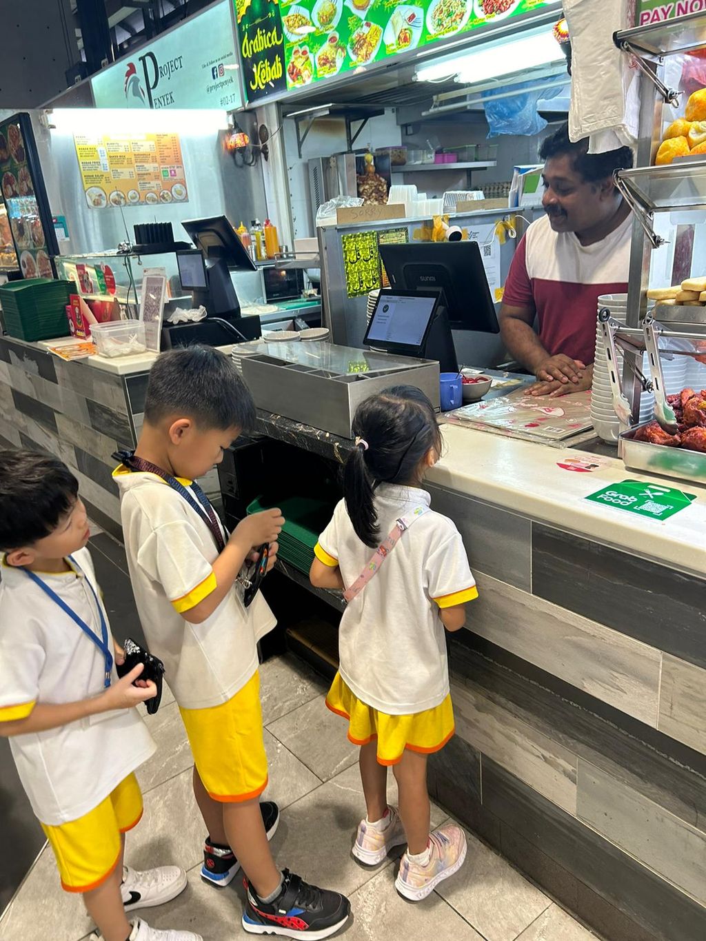Fieldtrip to Senja Hawker Centre — photo 5