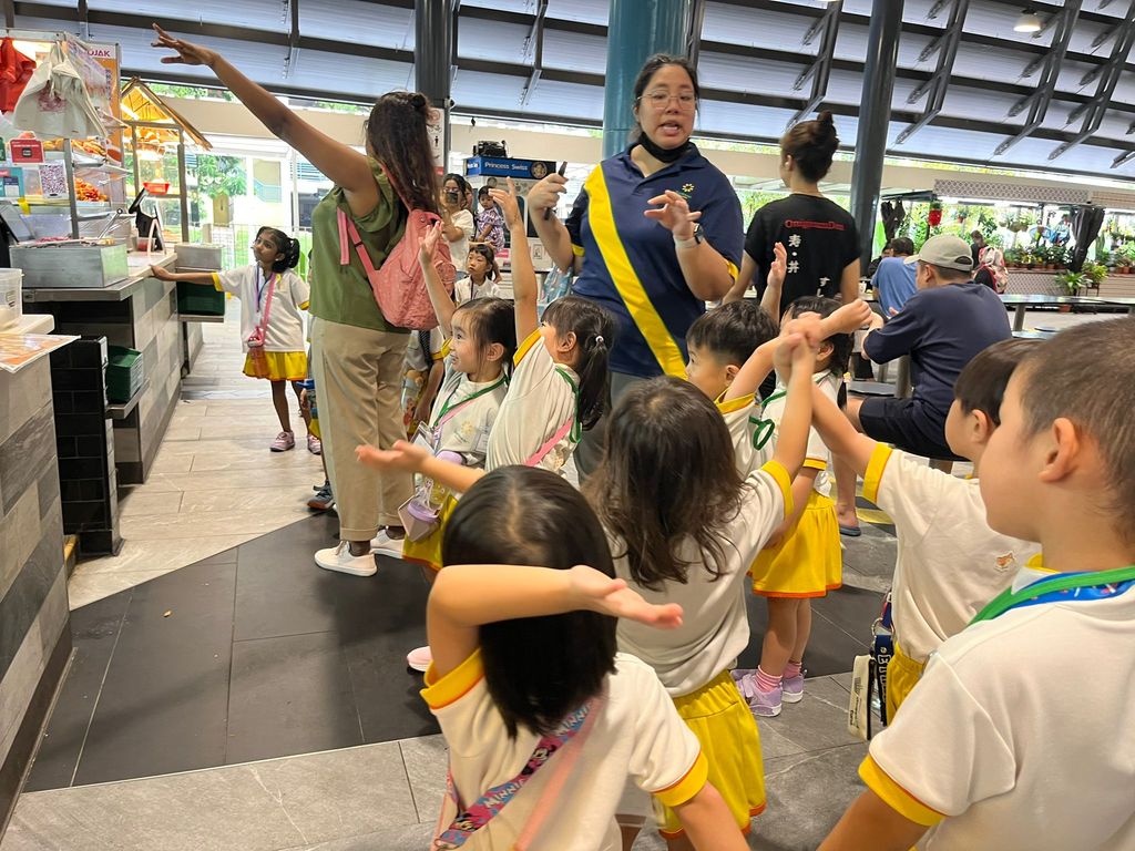 Fieldtrip to Senja Hawker Centre — photo 7
