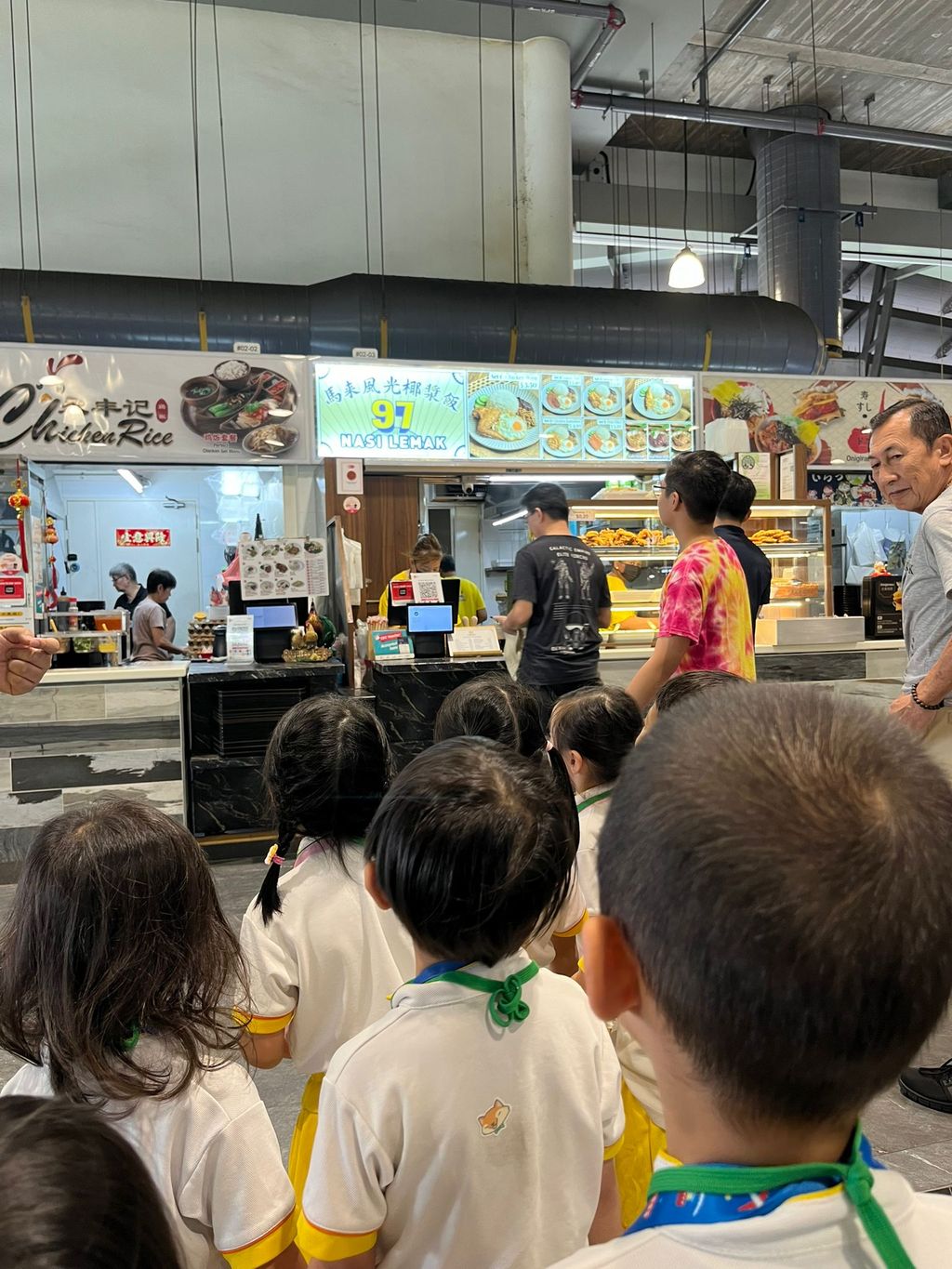 Fieldtrip to Senja Hawker Centre — photo 9