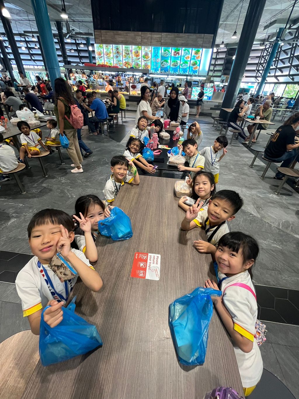 Fieldtrip to Senja Hawker Centre — photo 15